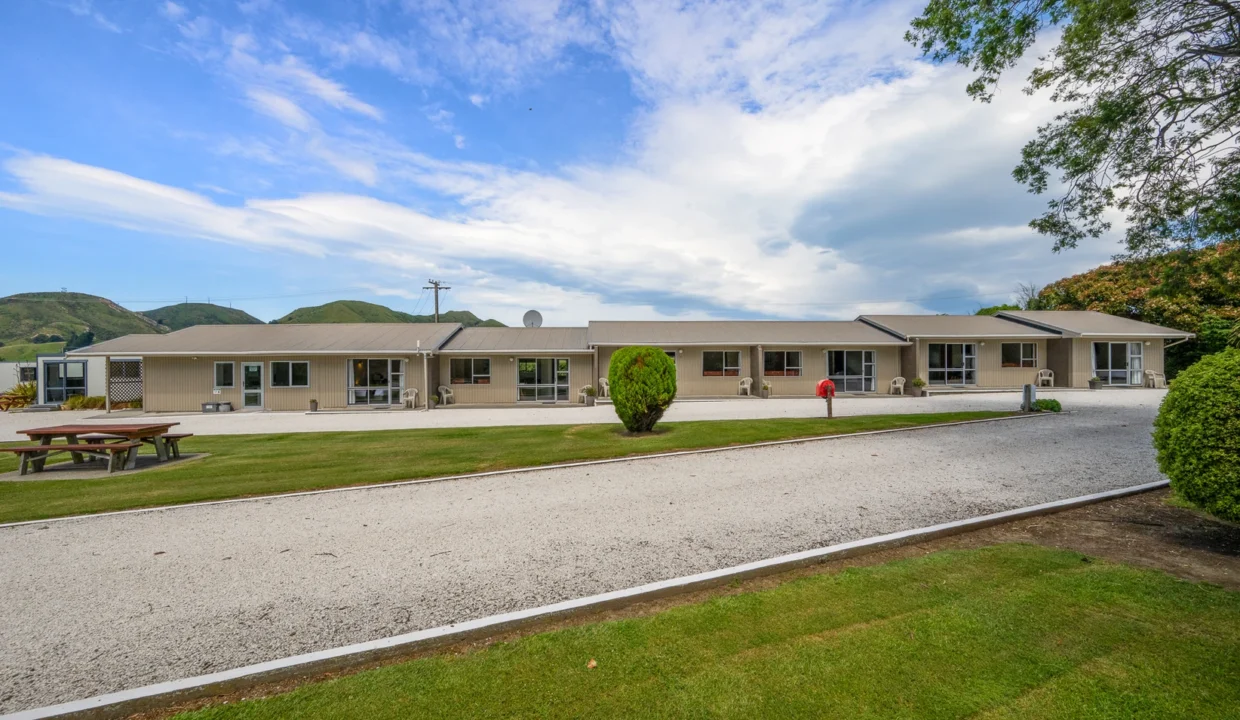 9038-H3194972-119708181__1730751178-109161-7305StateHighway1Exteriors4of19
