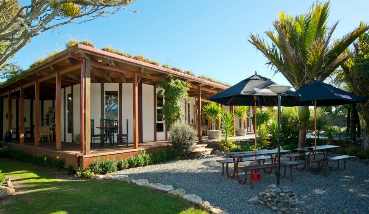 LastResort_WestCoastNZFrontGardens1