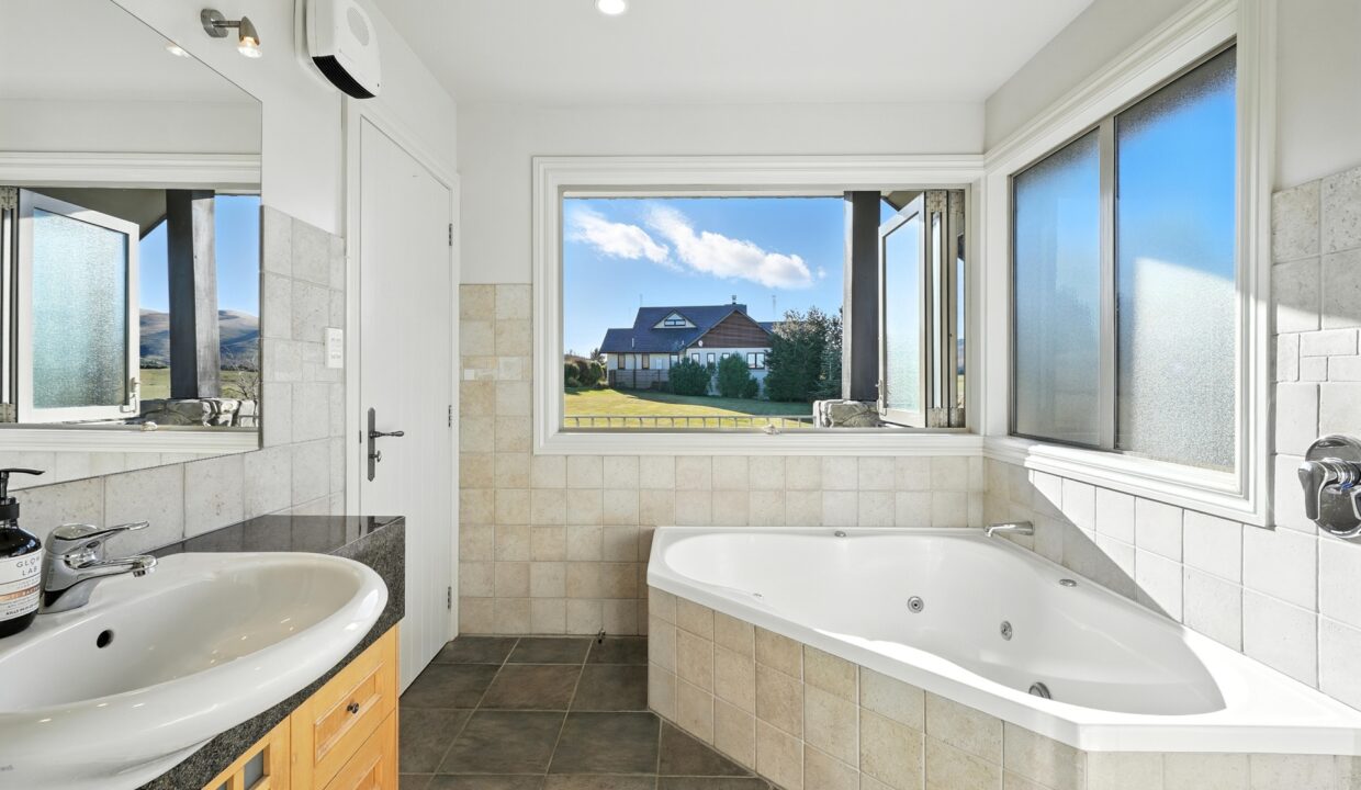 012_Open2view_ID594352-21_Tussock_Ln