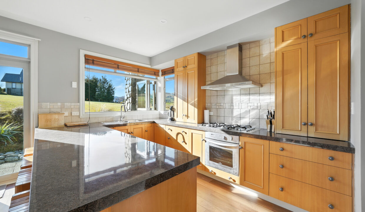 026_Open2view_ID594352-21_Tussock_Ln