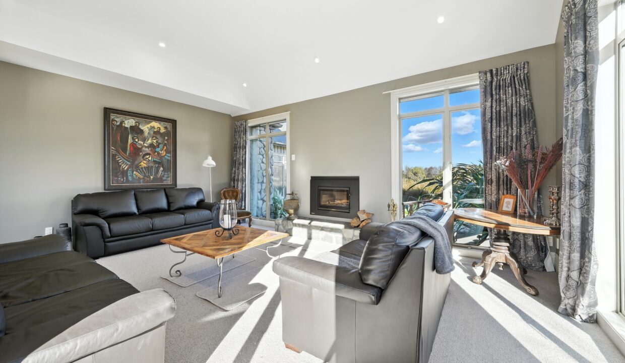 033_Open2view_ID594352-21_Tussock_Ln